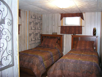 Bedroom 2, Lower Level, 2 Twin Beds